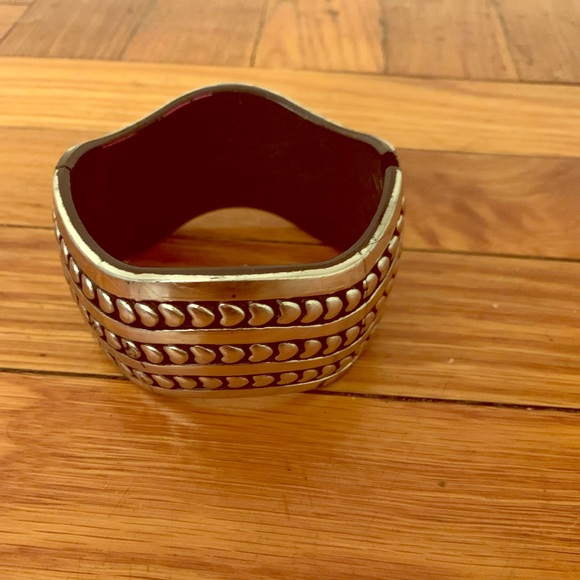 A bracelet - Picture 1 of 1